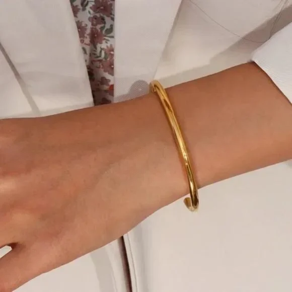 NEW ELEGANT 18K GOLD CUFF BRACELET - Picture 2 of 7